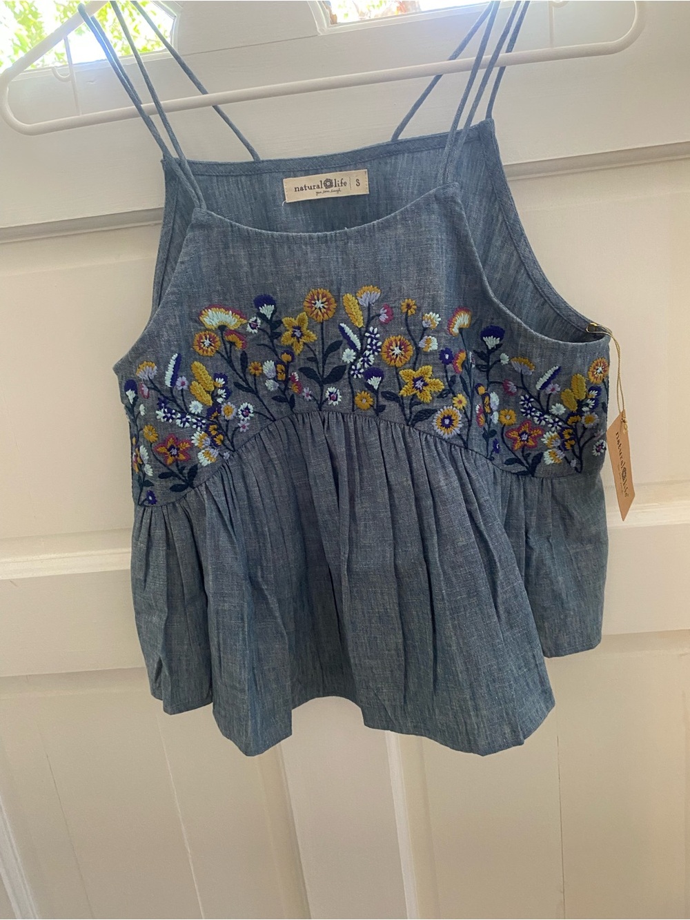 NWT - NATURAL LIFE Blue Chambray Floral Embroidered Tank Top - Picture 3 of 3